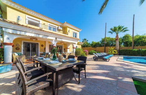 Hoya de los Patos Villa | 4 Bedroom Luxury Villa with 15m Heated Private Pool for Up-To 10 Guests