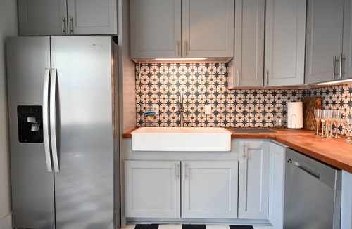 New Pathways House | 4 Bedroom Memphis Historic Home and Summer In-ground Swimming Pool