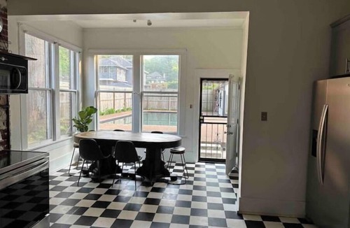 New Pathways House | 4 Bedroom Memphis Historic Home and Summer In-ground Swimming Pool