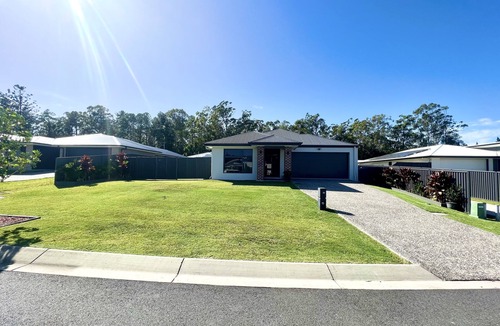 Landsborough House | 4 Bedroom Modern Home
