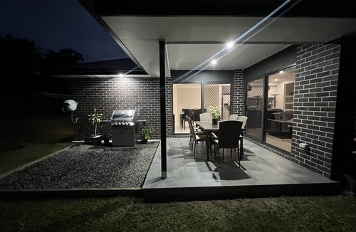 Landsborough House | 4 Bedroom Modern Home