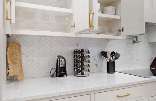 Petal House | 4-Bedroom Modern Luxury Haven Near Central Attractions