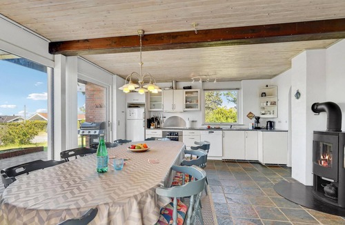 Næs House | 4 bedroom nice home in Assens