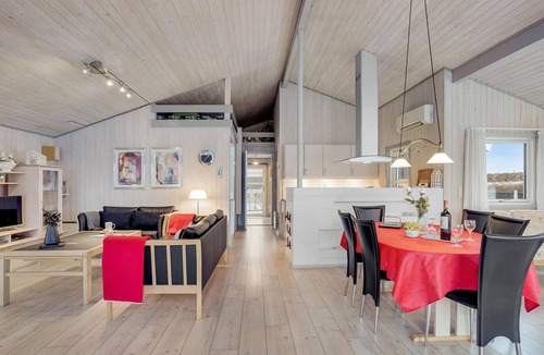 Oster Hurup House | 4 bedroom nice home in Hadsund