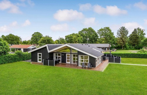 Oster Hurup House | 4 bedroom nice home in Hadsund
