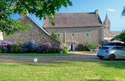 Tredion House | 4 bedroom nice home in Trédion