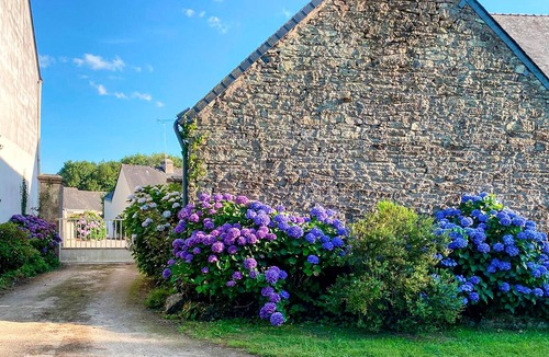 Tredion House | 4 bedroom nice home in Trédion