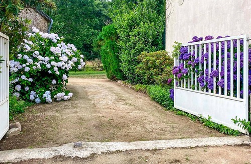 Tredion House | 4 bedroom nice home in Trédion