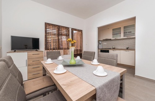Nin House | 4 bedroom nice home in Privlaka