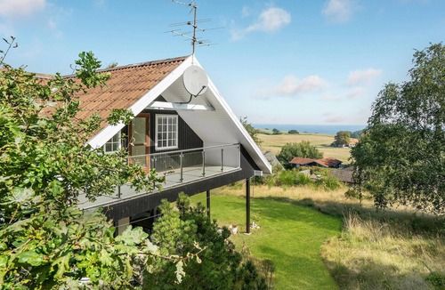 Knebel House | 4 bedroom nice home in Knebel