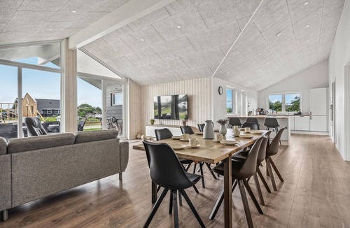 Skaven Strand House | 4 bedroom nice home in Tarm