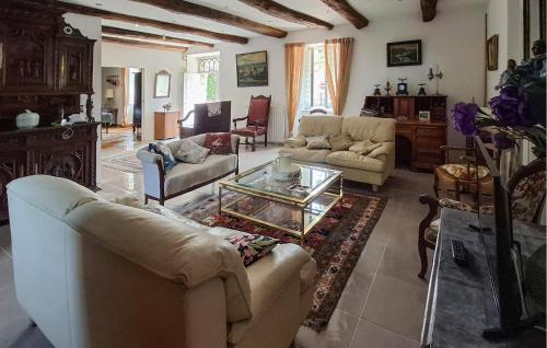 Tredion House | 4 Bedroom Nice Home In Trédion
