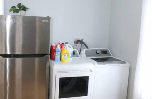 Schenectady Apartment | 4 bedroom parking ,washer & dryer Apt