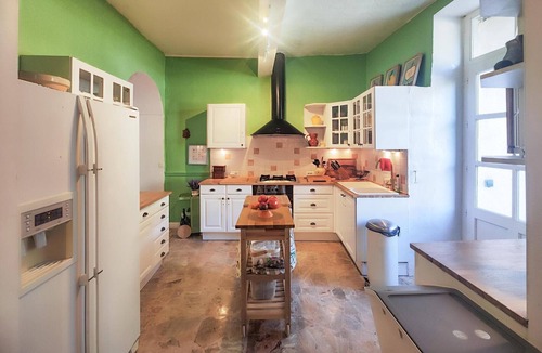 Saint-Chinian House | 4 bedroom pet friendly home in Saint-Chinian