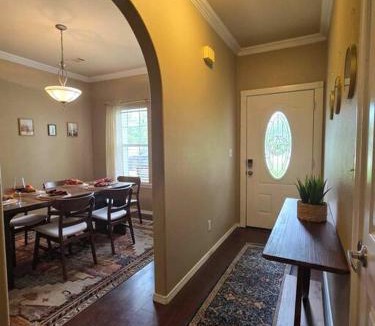 Calera House | 4 bedroom pet friendly grill under 5 min to airport and Choctaw Casino