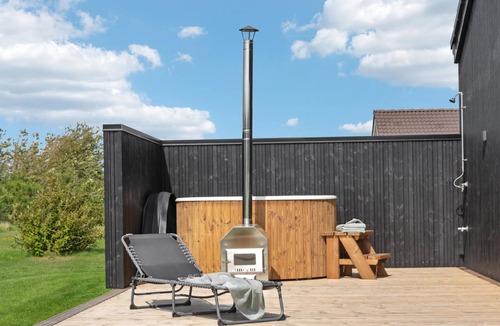 Skaven Strand House | 4 bedroom pet friendly home in Tarm
