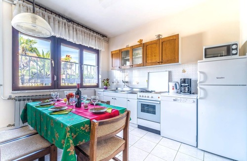 Stinjan House | 4 bedroom pet friendly home in Stinjan