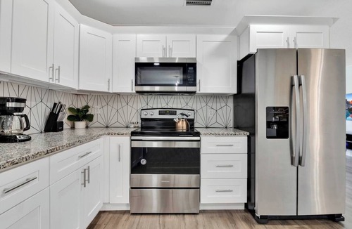 Englewood Park House | 4 Bedroom Pool Home - Pet Friendly