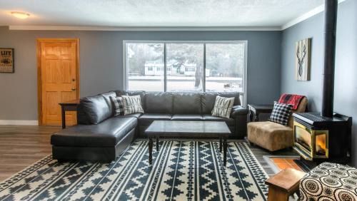 The Blue Mountains Ski Chalet | 4 Bedroom Rustic Chalet