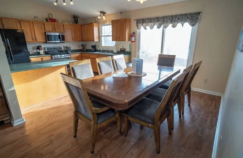 Attica House | 4 Bedroom Secluded House Overlooking Rock Quarry Pond w/Pool Table