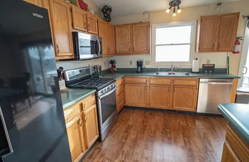 Attica House | 4 Bedroom Secluded House Overlooking Rock Quarry Pond w/Pool Table