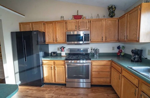 Attica House | 4 Bedroom Secluded House Overlooking Rock Quarry Pond w/Pool Table