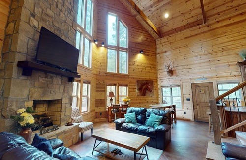 Broken Bow Cabin | 4 Bedroom Slps 12, Hot Tub, Arcade, Short walk to attractions!