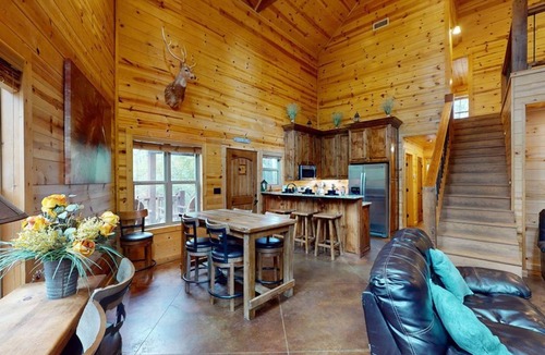 Broken Bow Cabin | 4 Bedroom Slps 12, Hot Tub, Arcade, Short walk to attractions!