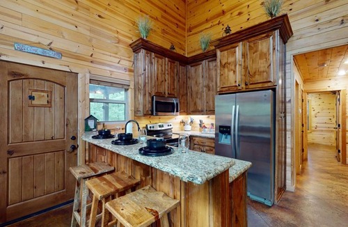 Broken Bow Cabin | 4 Bedroom Slps 12, Hot Tub, Arcade, Short walk to attractions!