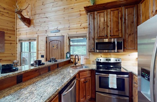 Broken Bow Cabin | 4 Bedroom Slps 12, Hot Tub, Arcade, Short walk to attractions!