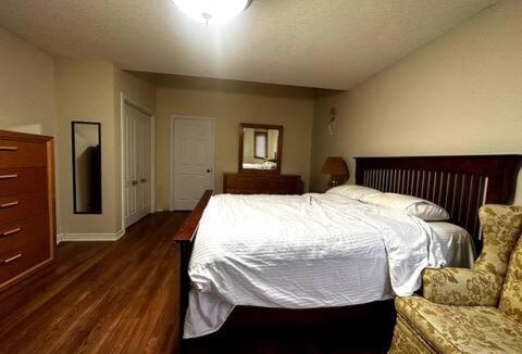 Guelph House | 4 Bedroom Southend Guelph Homes for your entry Family