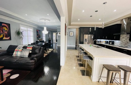 Gormley House | 4 Bedroom Spacious Enclave near Lake Wilcox