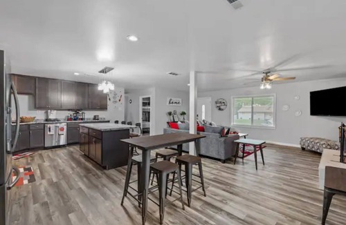Berkeley House | 4 bedroom spacious oasis with game room, sleeps 11
