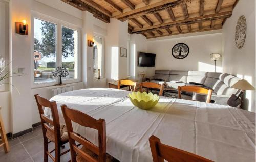 Neuilly-le-Vendin House | 4 Bedroom Stunning Home In Neuilly Le Vendin