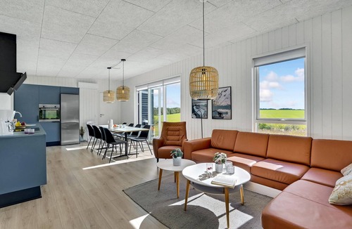 Hjarbæk House | 4 bedroom stunning home in Løgstrup