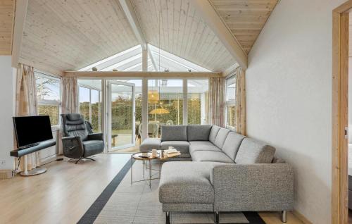 Haslevgarde House | 4 Bedroom Stunning Home In Hadsund