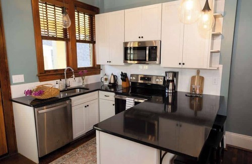 Roanoke Condo | 4 Bedroom Suite | Greenway | Food | Cocktails