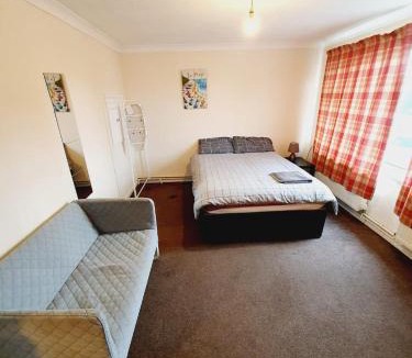 Thundersley Apartment | 4 Bedroom Thundersley Apartment