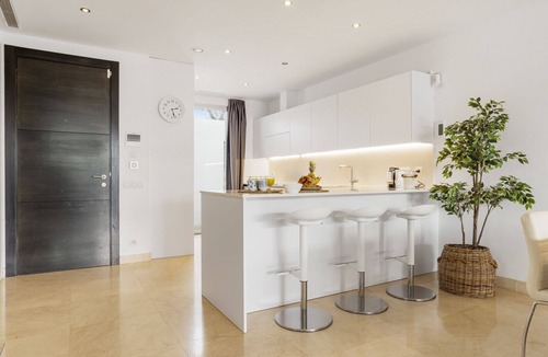 Marbella Ski Chalet | 4-Bedroom townhouse with private rooftop pool!