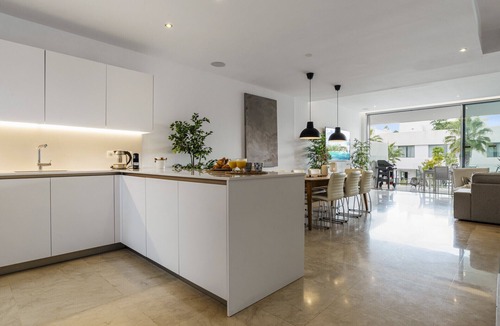 Marbella Ski Chalet | 4-Bedroom townhouse with private rooftop pool!