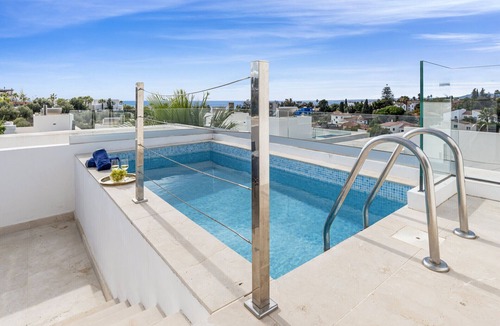 Marbella Ski Chalet | 4-Bedroom townhouse with private rooftop pool!