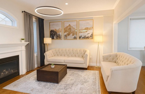 Brampton House | 4 bedroom upper unit in Brampton