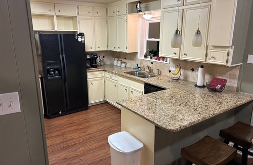 Southwood House | 4-bedroom vacation home just 4 minutes from Texas A&M University