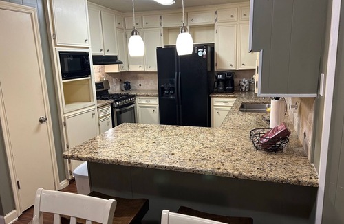 Southwood House | 4-bedroom vacation home just 4 minutes from Texas A&M University