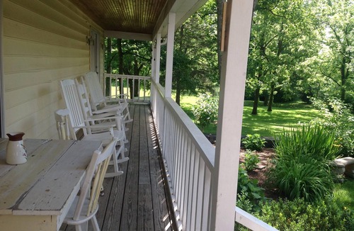 Franklin Cottage | 4 bedroom Victorian Guest house with pool on Country Estate close to Nashville