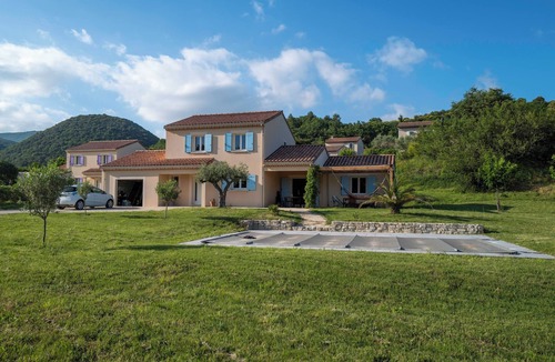 Rochemaure Villa | 4 Bedroom Villa in Rochemaure