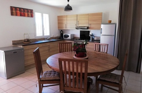 Cournonsec House | 4-bedroom villa, open view over fields, swimming pool, enclosed garden