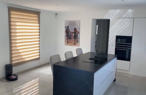 Bedarrides Villa | 4-bedroom villa, swimming pool, games room and cinema