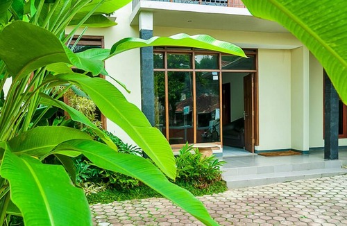 Ciumbuleuit Villa | 4 Bedroom Villa w/views of Bandung city