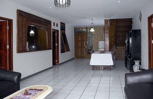 Ciumbuleuit Villa | 4 Bedroom Villa w/views of Bandung city